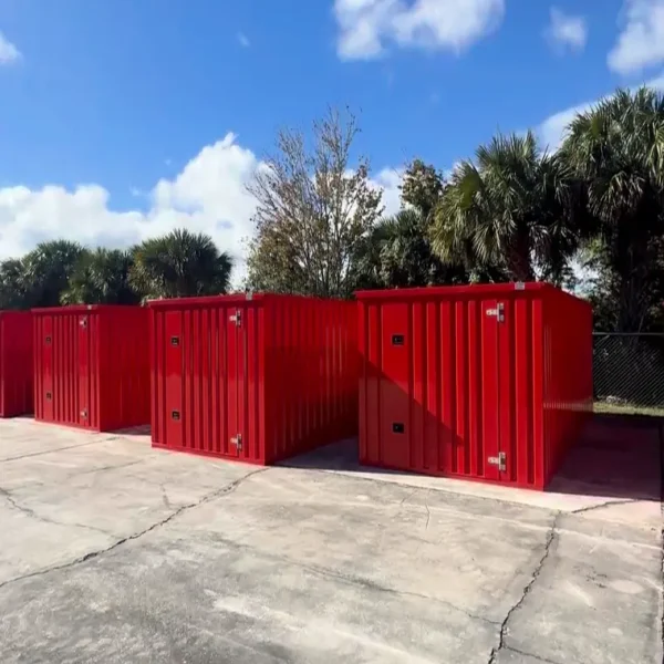 Line of red container 2 600x600