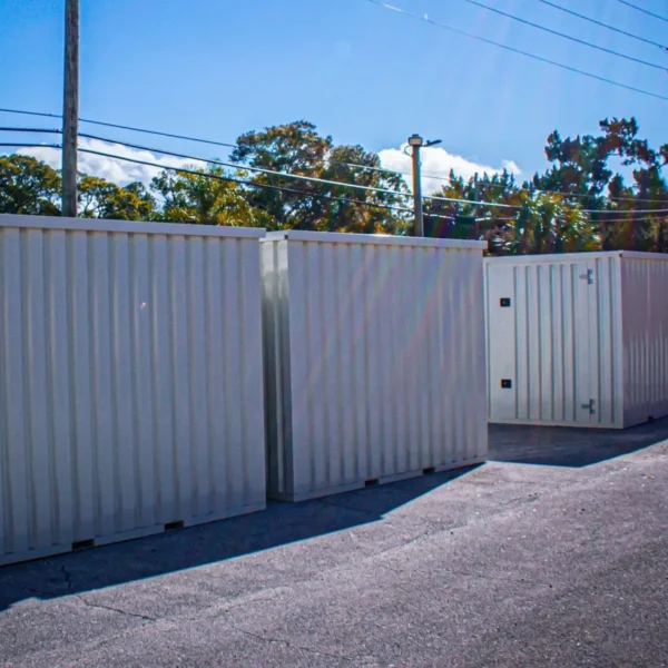 Line of white containers 1 600x600